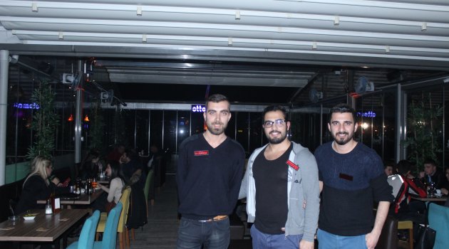 Ottoman Cafe’nin Yakışıklı Garsonları
