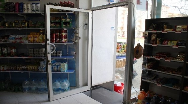 Paraları Döke Döke Kaçtılar