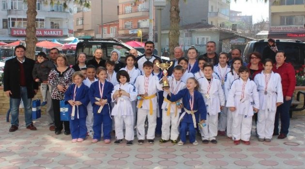 Şampiyon Judocular Belediyeyi Ziyaret Etti