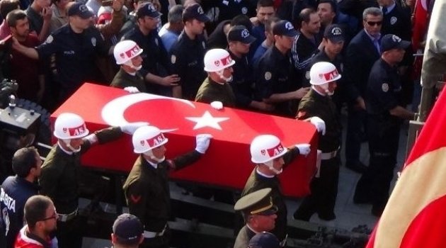 Şehidi On Binler Son Yolculuğuna Uğurladı