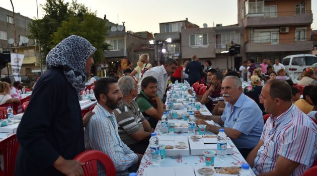 Sokak İftarının ilki bu yıl Fevzipaşa Mahallesi’nde gerçekleştirildi.