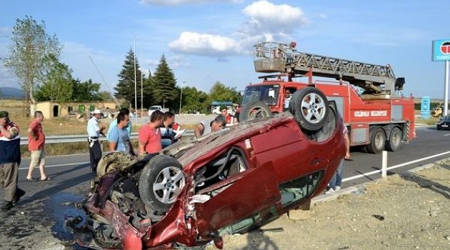 Takla Atan Araçta Anne-Baba Öldü, Kızları Ağır Yaralandı