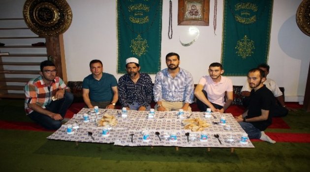 Tasavvufi Düşünce Derneği'nde İftar Programı