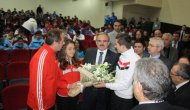 Genç Şampiyonlara Ödülleri Verildi