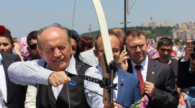 Topbaş, 1 Metreden Ok Attı Hedefi 12'den Vuramadı…