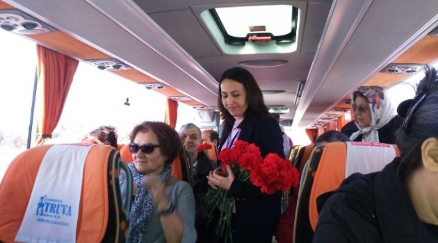 Truva Turizm'den Kadın Yolculara Çiçek