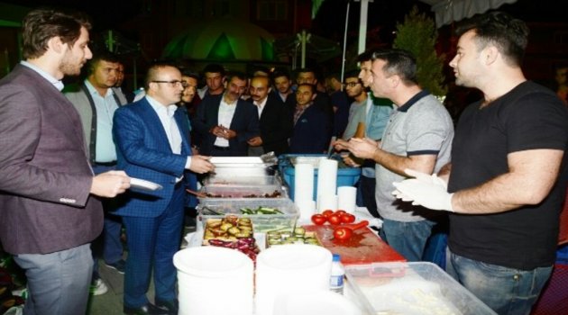 Turan Gençlerle Sahur Yaptı