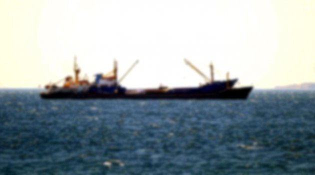 Yük gemisi Çanakkale Boğazı'nda karaya oturdu