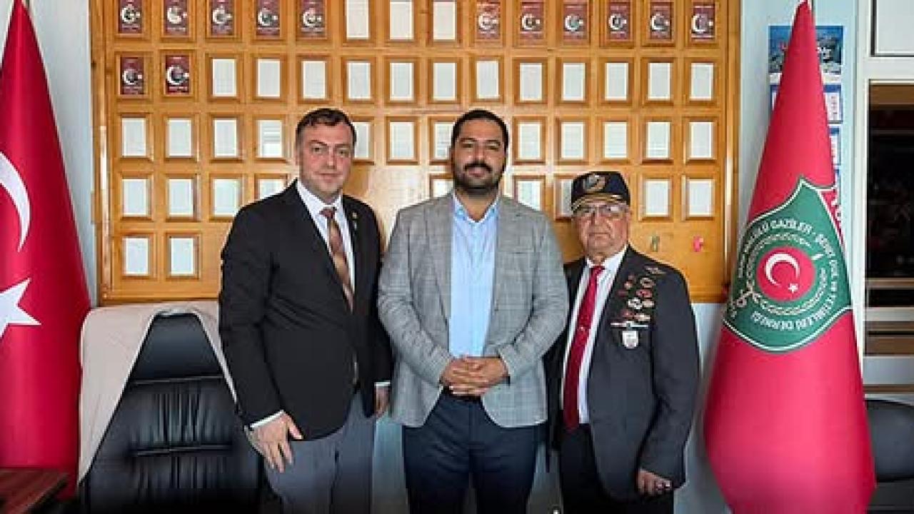 BAŞKAN FIRAT&#039;TAN GAZİLER DERNEĞİ&#039;NE ANLAMLI ZİYARET