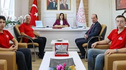 ÇANAKKALE FEN LİSESİ ÖĞRENCİLERİ TEKNOFEST'TEN TÜRKİYE 2'NCİLİĞİYLE DÖNDÜ