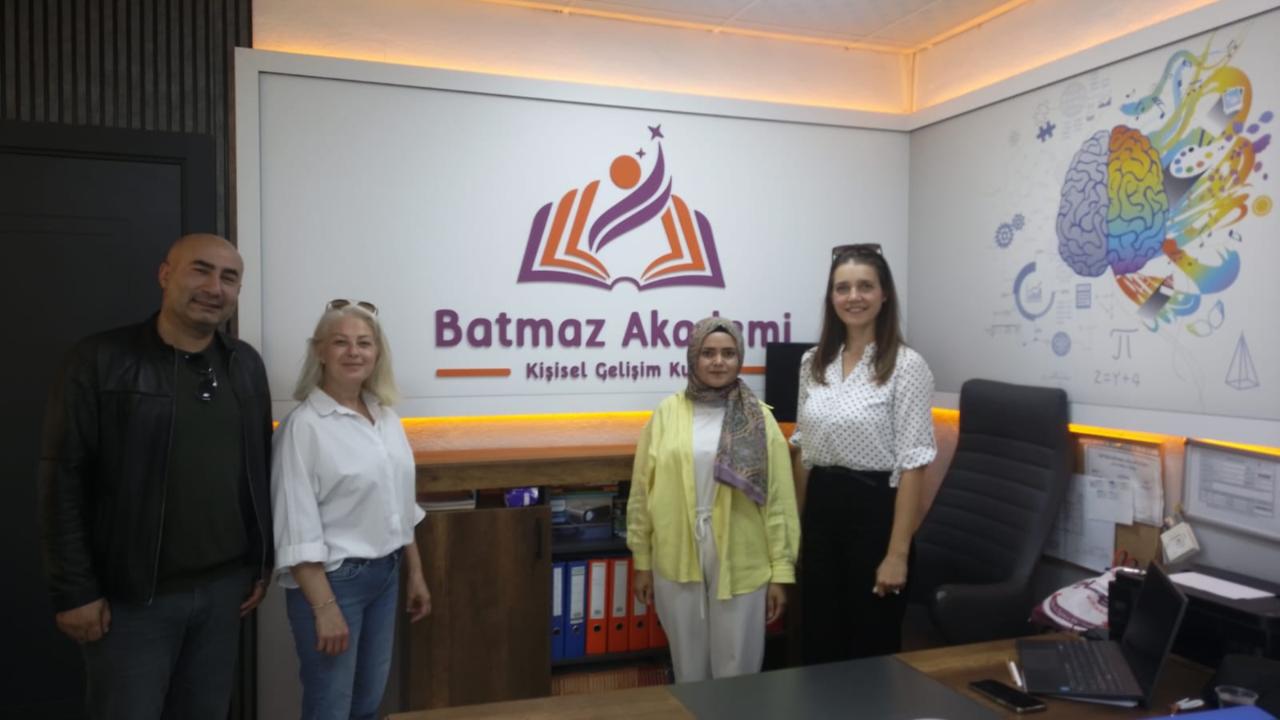 Eğitime Katkı Eli Batmaz Akademiden Geldi