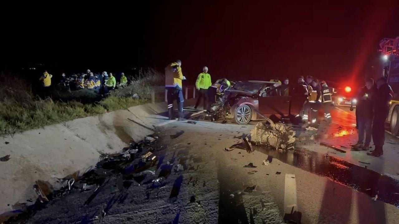 ÇANAKKALE’DE FECİ KAZA: 5 ÖLÜ, 1 YARALI