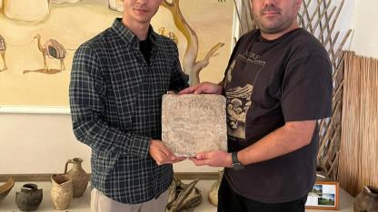 *ÇOMÜ’lü Akademisyenden Kazakistan’da Önemli Yazıt Keşfi*