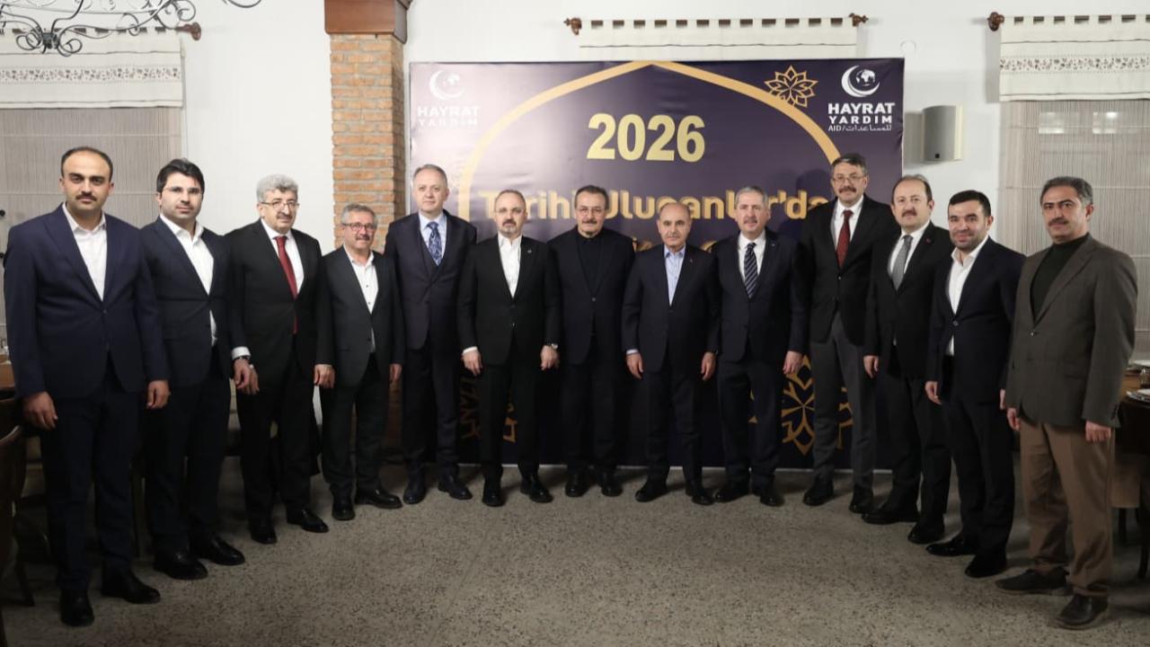 BÜLENT TURAN, HAYRAT VAKFI’NIN GELENEKSEL İFTAR PROGRAMINA KATILDI,