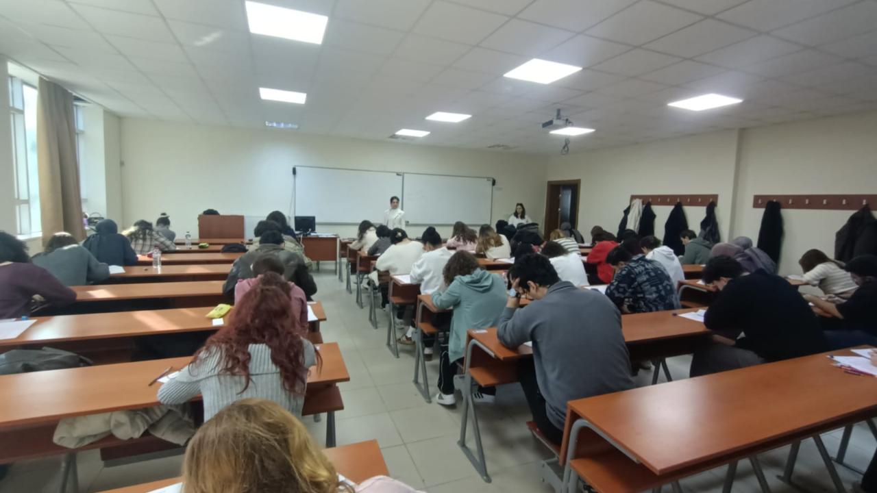 Çanakkale Onsekiz Mart Üniversitesi Yabancı Diller Yüksekokulunda Rekor Katılımlı Yabancı Dil Sınavı